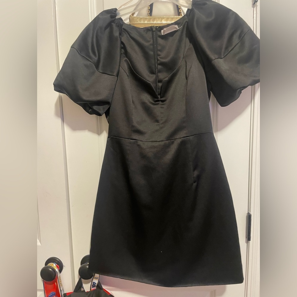 never worn was too small, willing to go down on price
